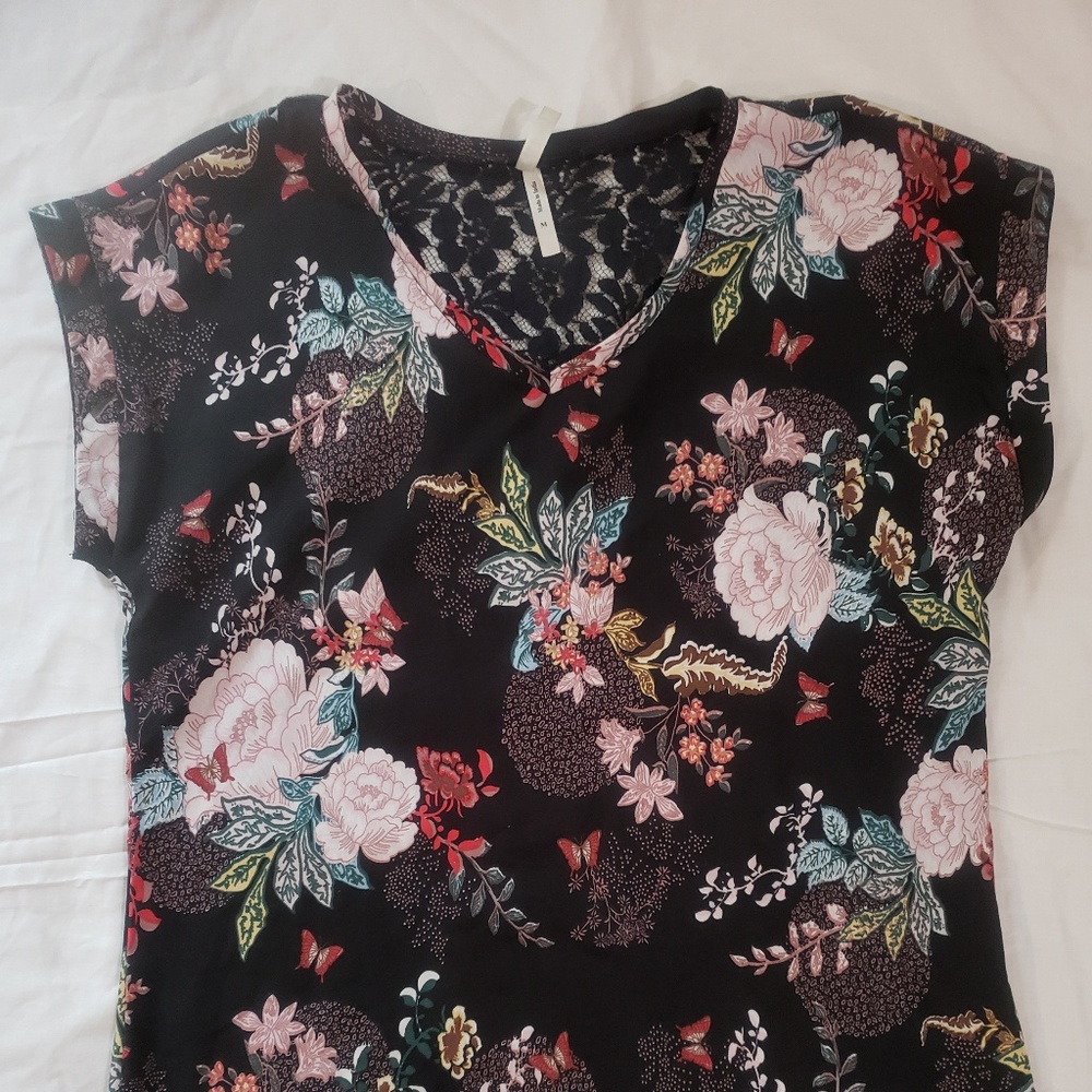 Live 4 Truth Floral top